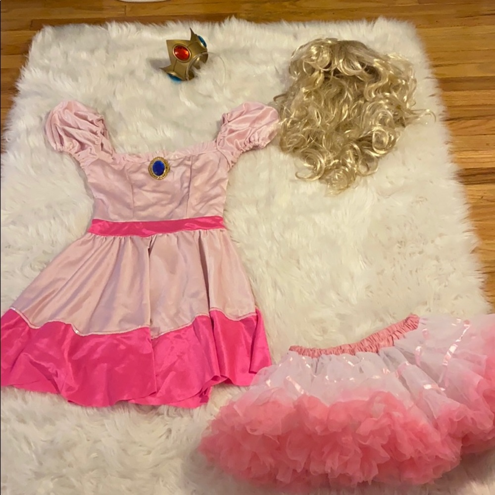 Princess Peach Costume